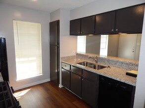 River Oaks Apartments in La Grange, TX - Foto de edificio - Building Photo