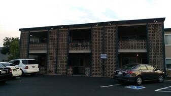 11 Linscheid Dr, Unit #4 in Pittsburg, CA - Building Photo