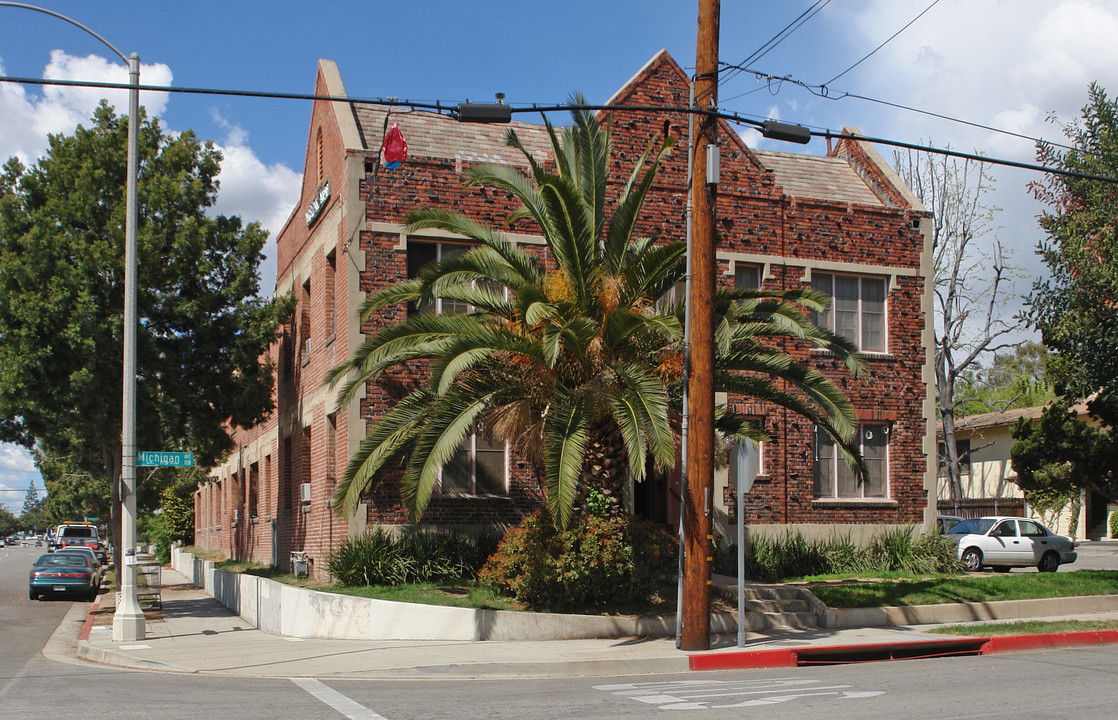 Michigan Apartments in Pasadena, CA - Building Photo