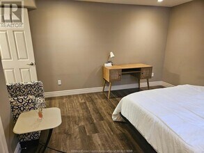 2927 McRobbie Cres in Windsor, ON - Building Photo - Building Photo