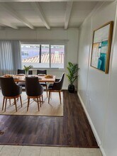 320 7th St, Unit 7 in Seal Beach, CA - Foto de edificio - Building Photo