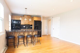 300 Wilson Rd in Springfield, NJ - Foto de edificio - Building Photo