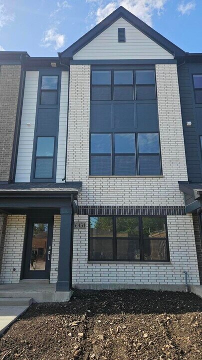 6431 Main St in Morton Grove, IL - Building Photo