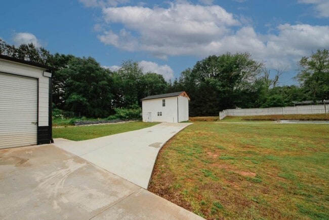 6157 Orville Dr in Flowery Branch, GA - Building Photo - Building Photo
