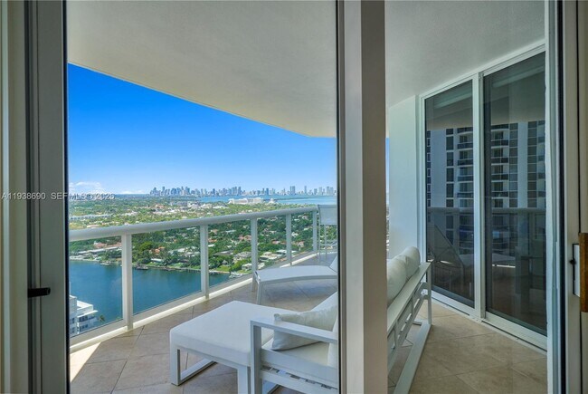 4779 Collins Ave in Miami Beach, FL - Building Photo - Building Photo