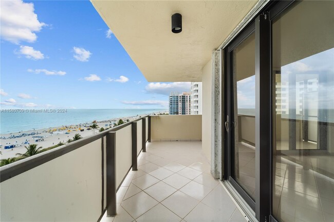 1623 Collins Ave, Unit PH1014 in Miami Beach, FL - Building Photo - Building Photo