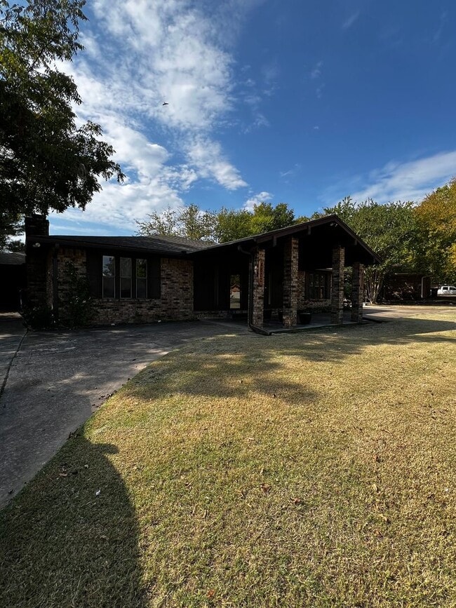 property at 4802 Skywood Dr