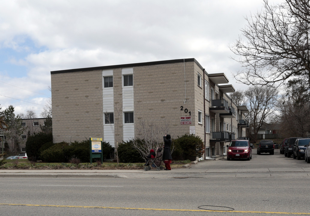 Erb Court Apartments in Waterloo, ON - Building Photo