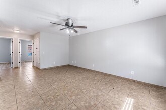 3300 SW Landau Ct in Bentonville, AR - Foto de edificio - Building Photo