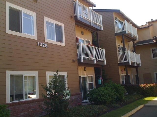 Heron Landing Senior Apartments in Kenmore, WA - Foto de edificio - Building Photo