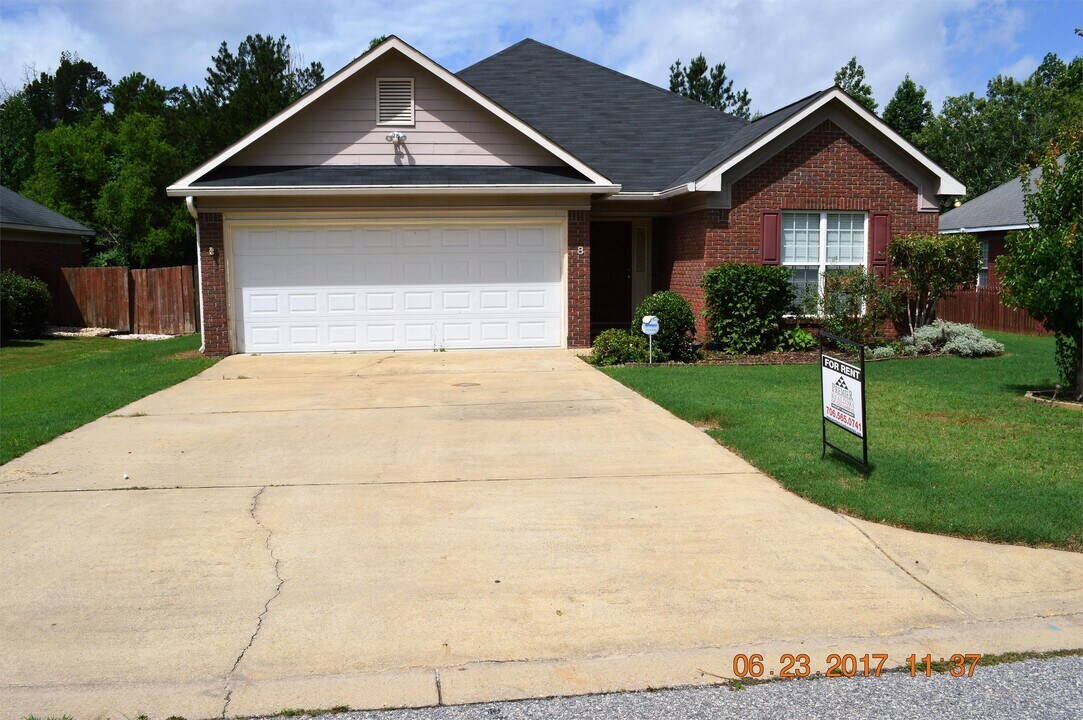 8 Lincolnshire Ln in Phenix City, AL - Building Photo