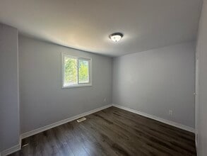 427 Adelaide Ave W in Oshawa, ON - Building Photo - Building Photo