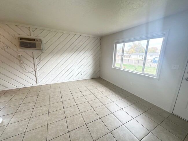 207 N Indiana Ave in Caldwell, ID - Building Photo - Building Photo