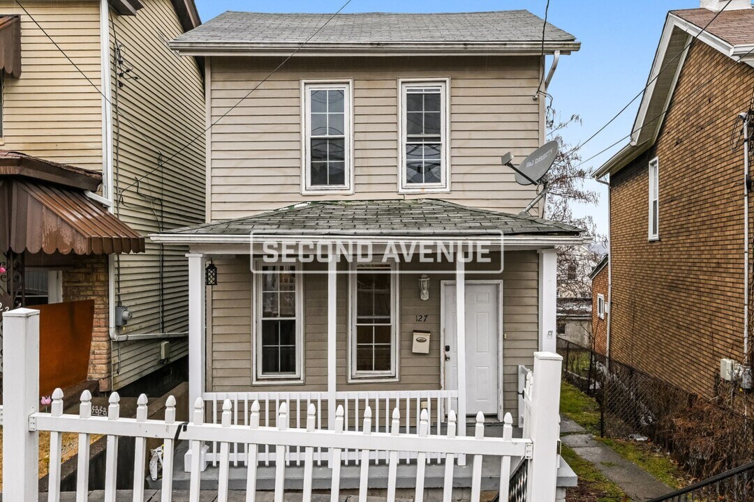 127 E 15th Ave in Homestead, PA - Building Photo