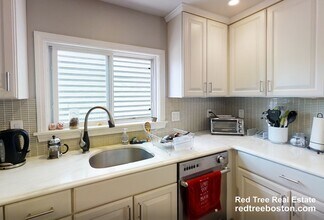 329 W 4th St in Boston, MA - Foto de edificio - Building Photo