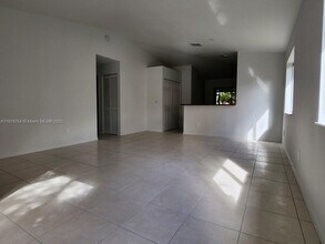 20869 NW 4 St in Pembroke Pines, FL - Building Photo - Building Photo