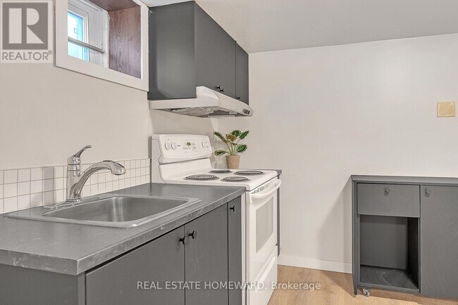 42 Bexhill Ave in Toronto, ON - Building Photo - Building Photo