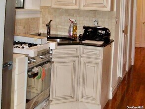 211 W 88th St in New York, NY - Building Photo - Building Photo