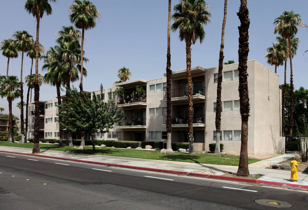 Desert Crest Apartments in Palm Springs, CA - Building Photo