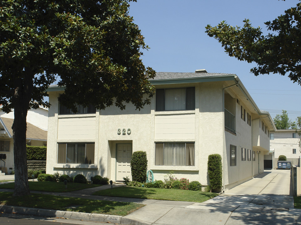 320 N Monterey St in Alhambra, CA - Building Photo