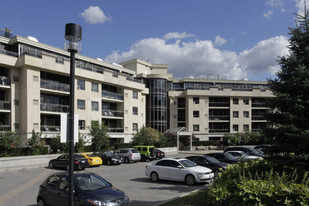 8201 Islington Ave in Vaughan, ON - Building Photo