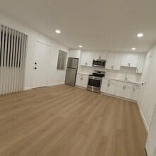 331 W Windsor Rd in Glendale, CA - Building Photo - Building Photo