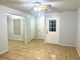2112 Tanglewood St in Weatherford, TX - Building Photo