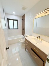 61 NE 87th St in El Portal, FL - Building Photo - Building Photo
