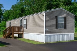 Redwood Estates Mobile Home Community in Memphis, TN - Building Photo