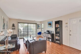 54 Lear Ct in East Brunswick, NJ - Building Photo - Building Photo