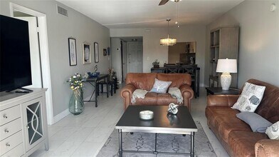 1401 N Riverside Dr in Pompano Beach, FL - Building Photo - Building Photo