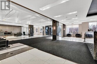 7165-7165 Yonge St in Vaughan, ON - Building Photo - Building Photo