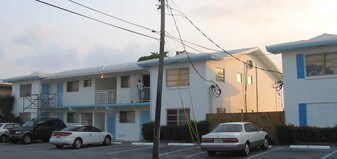 Cypress Cove Apartments in Pompano Beach, FL - Building Photo