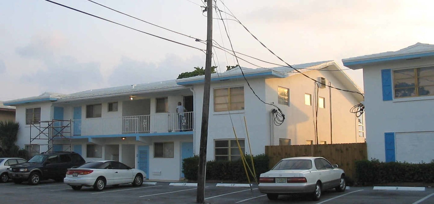 Cypress Cove Apartments in Pompano Beach, FL - Foto de edificio