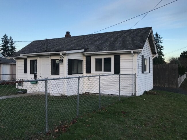 1002 Naval Ave in Bremerton, WA - Building Photo - Building Photo