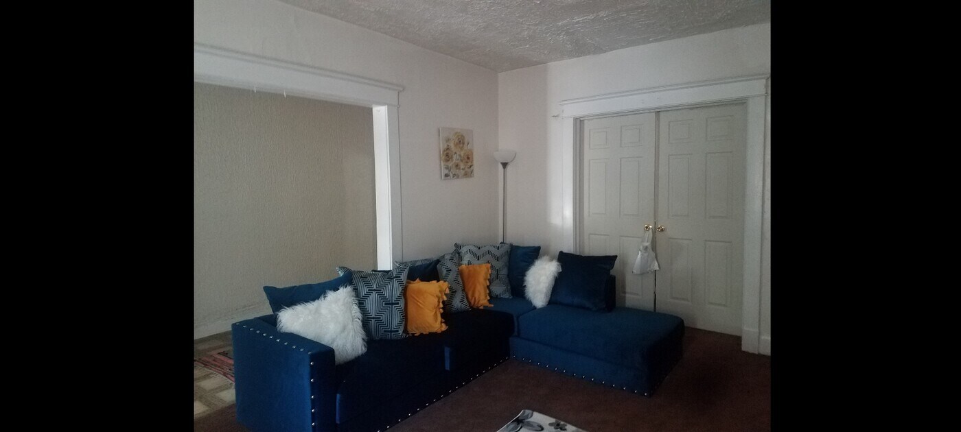 5023 Queensberry Ave in Baltimore, MD - Building Photo