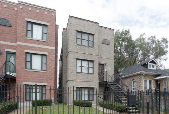 3720 S Calumet Ave in Chicago, IL - Building Photo - Building Photo