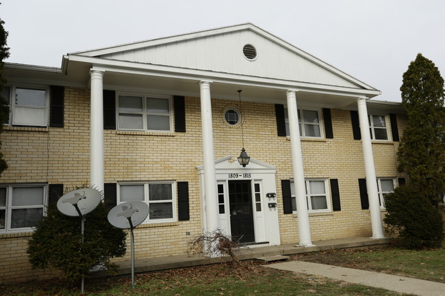 Hillcrest Apartments in Wyoming, MI - Building Photo - Building Photo