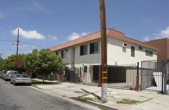 The Newport Apartments in Los Angeles, CA - Foto de edificio - Building Photo