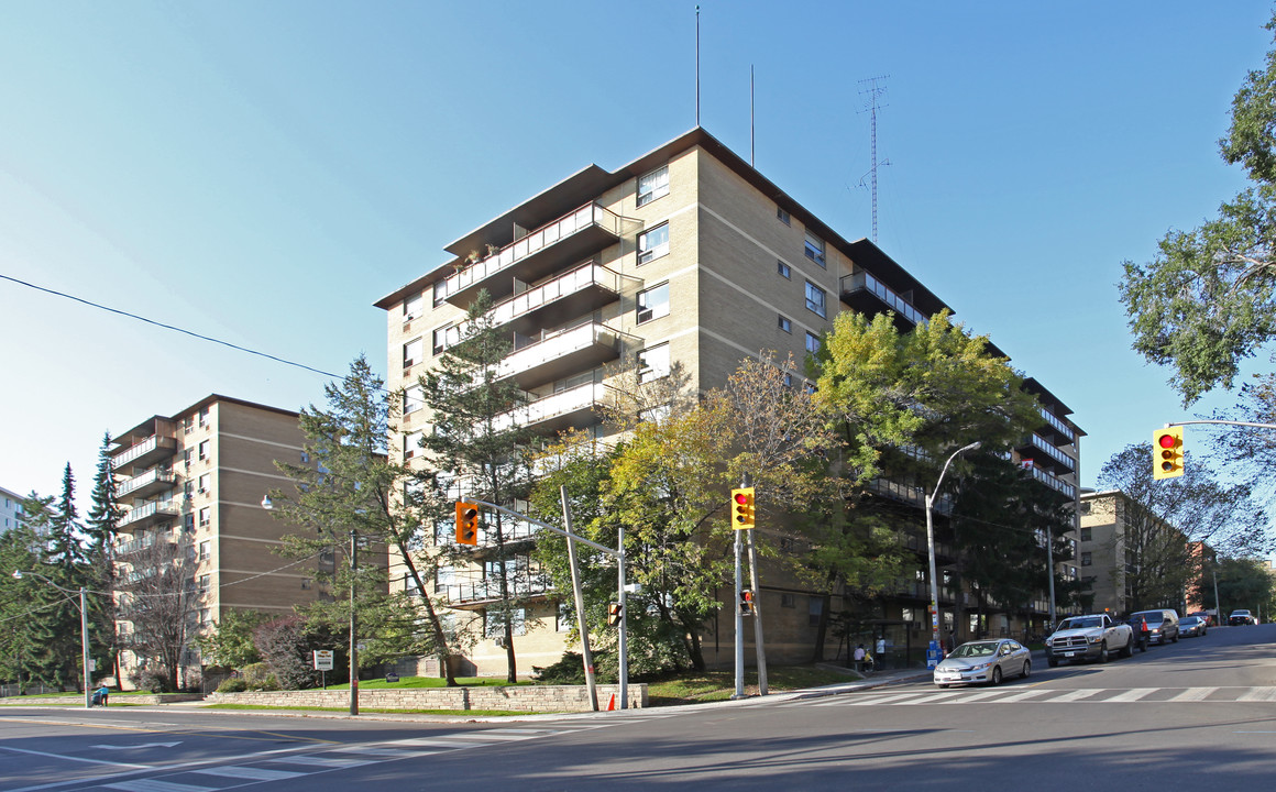 Village Park Apartments in Toronto, ON - Building Photo