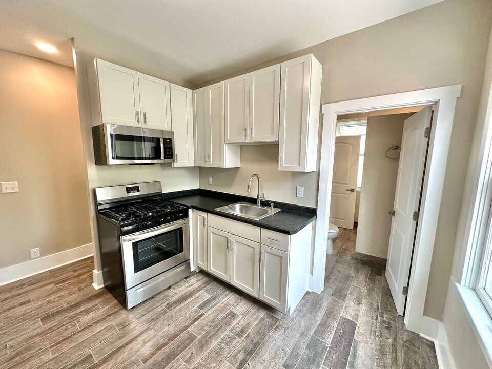 1811 N Warren Ave in Milwaukee, WI - Building Photo