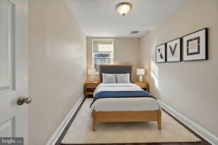 443 Fairmount Ave in Philadelphia, PA - Building Photo