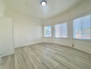 3218 West St in Oakland, CA - Building Photo - Building Photo