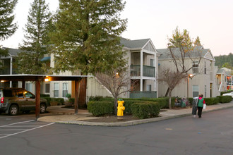 Hunt's Grove Apartments in St Helena, CA - Building Photo - Building Photo