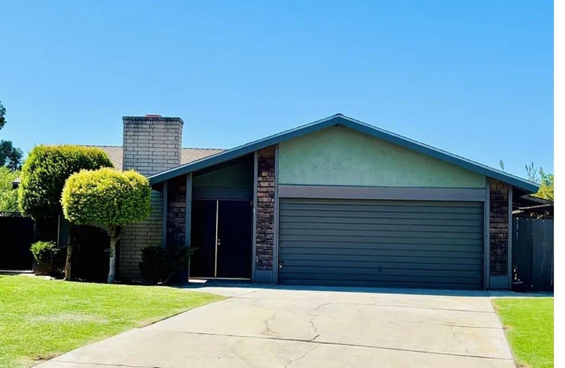 2604 Loch Fern Ct in Bakersfield, CA - Building Photo