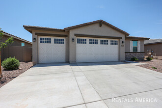 41615 W Cathedral Rock Pass in Maricopa, AZ - Building Photo - Building Photo