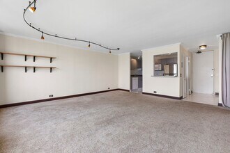 5445 N Sheridan Rd in Chicago, IL - Building Photo - Building Photo