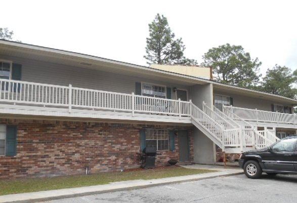 215 Darsey Rd in Hinesville, GA - Building Photo