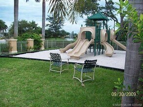 4946 Leeward Ln in Dania Beach, FL - Building Photo - Building Photo