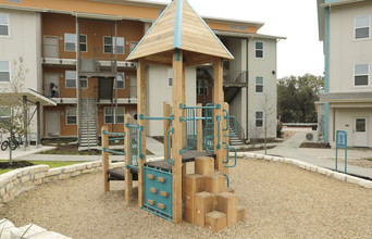 Live Oak Trails in Austin, TX - Foto de edificio - Building Photo